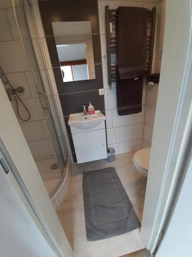 Studio Apartment Alsdorf Bagian luar foto